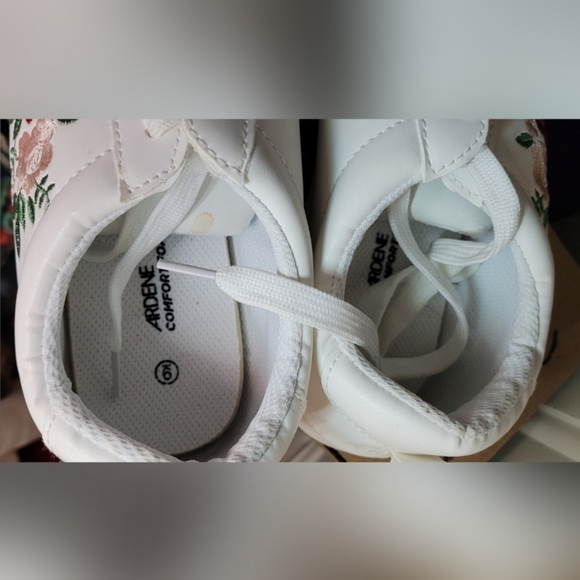 White floral sneakers - Picture 2 of 5